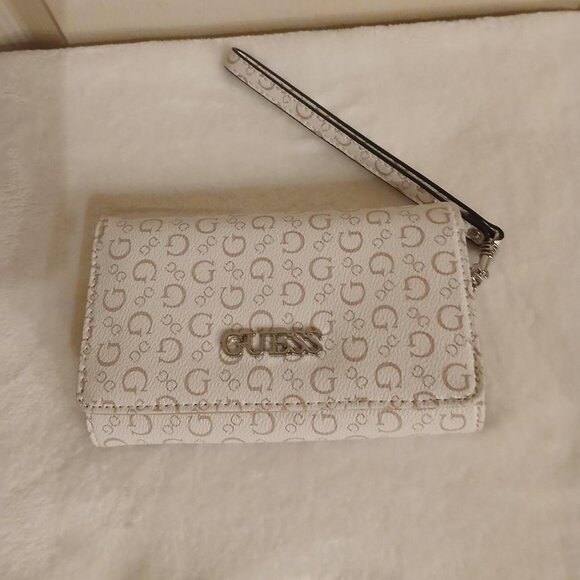 Guess white wristlet wallet with silver logo - Picture 1 of 5